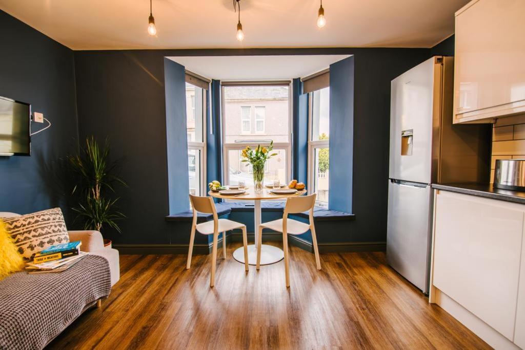 Quiet Location - 3 Bedroom Family House With 3 Shower Room - 2 Parking Spaces Plymouth Kültér fotó