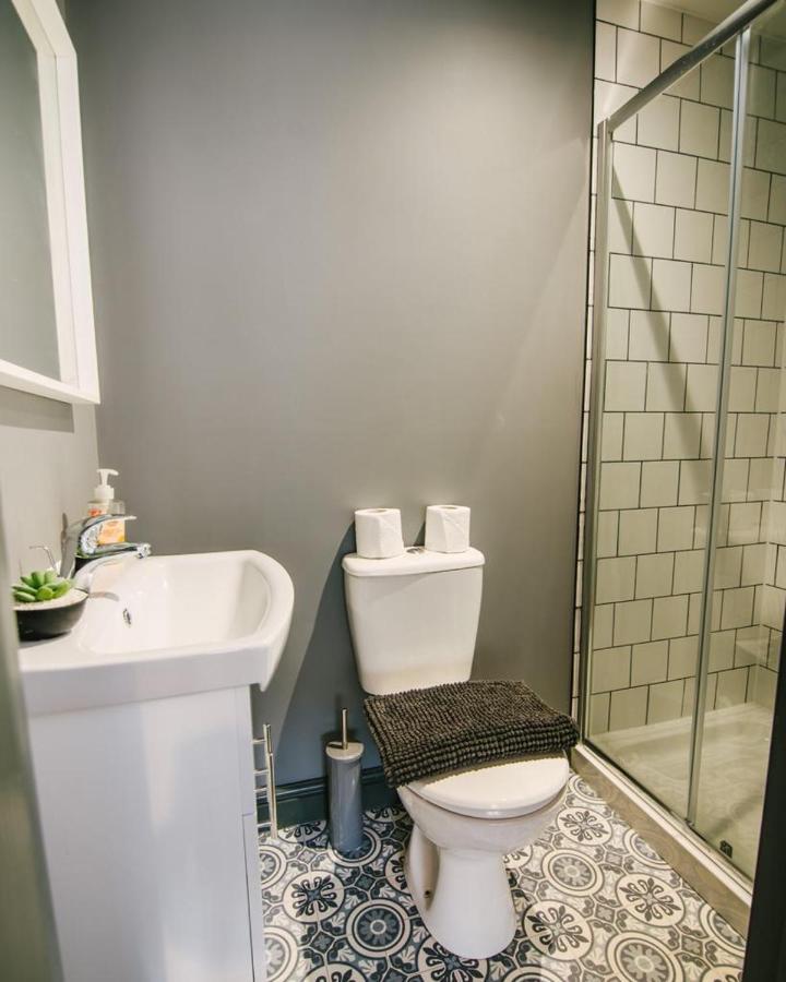 Quiet Location - 3 Bedroom Family House With 3 Shower Room - 2 Parking Spaces Plymouth Kültér fotó